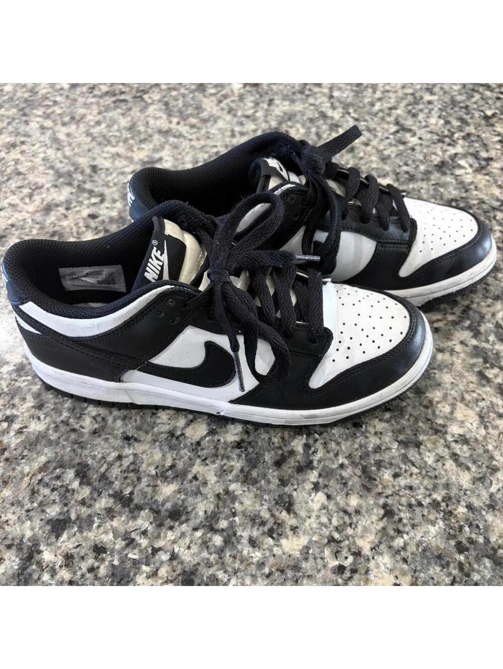 Nike Low Top Sneakers Black and White